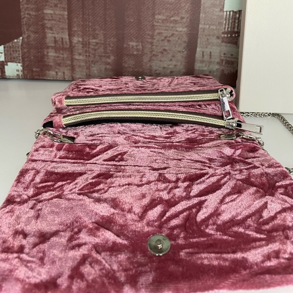 Street Level velvet crossbody bag - Picture 6 of 15